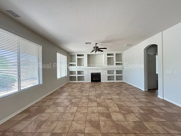 9707 S 45th Ave — Photo 21