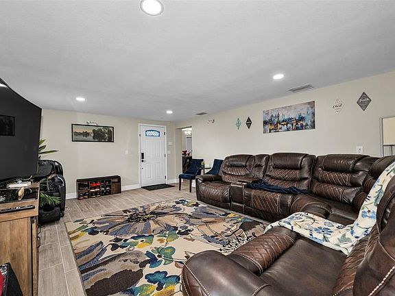 5th image of 801 Walnut Dr