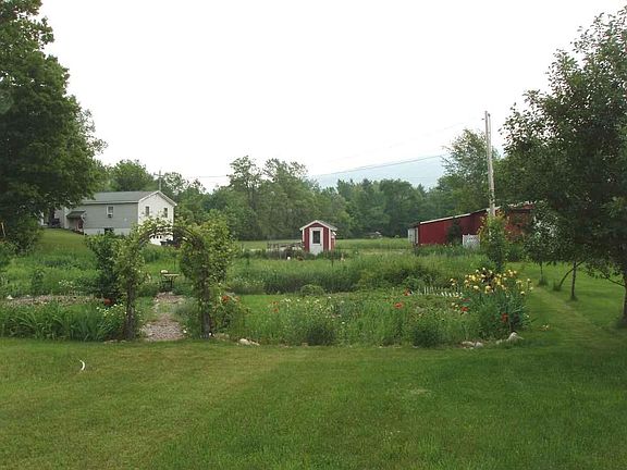 Expansive gardens & views