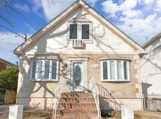 25815 83rd Ave, Glen Oaks, NY 11004