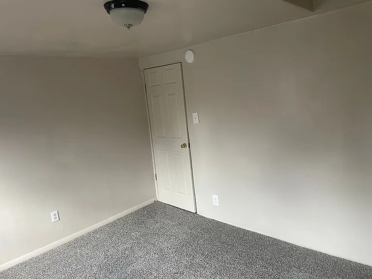 122 W Elm St — Photo 10