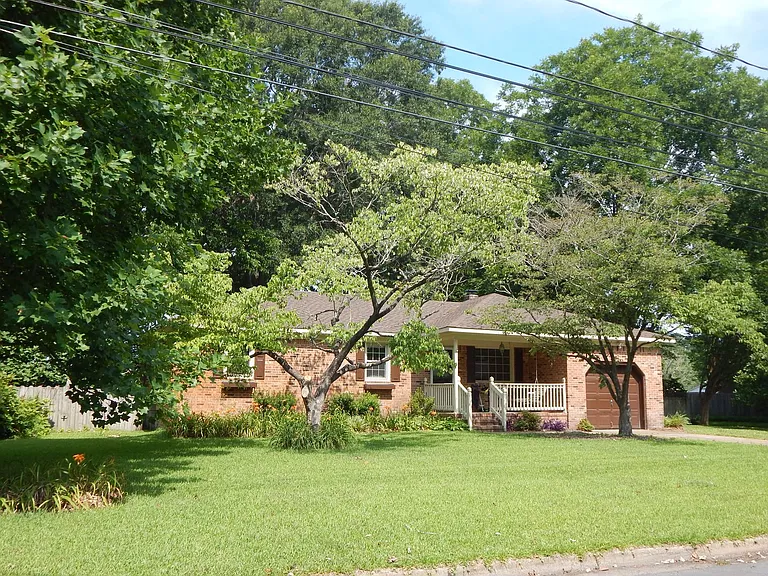 1024 Vanderploeg Dr — Photo 1