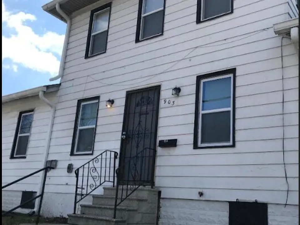 903 E Palmer St