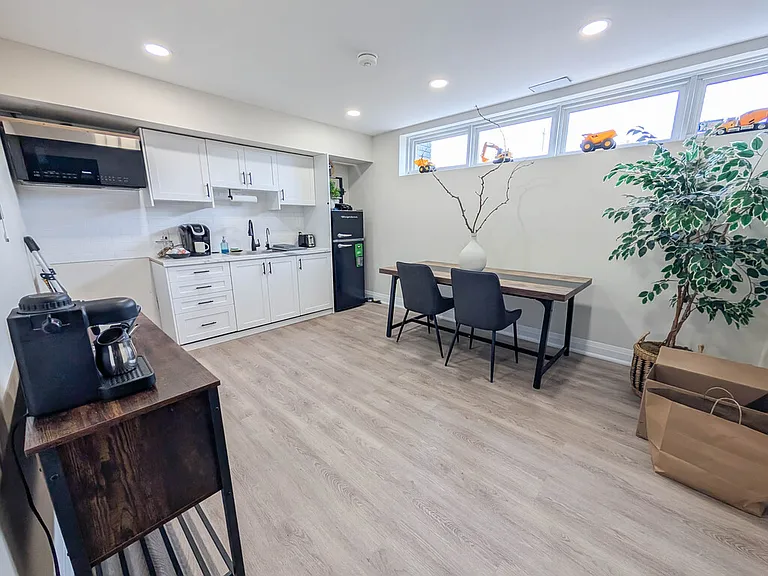 174 Eastchester Ave — Photo 9