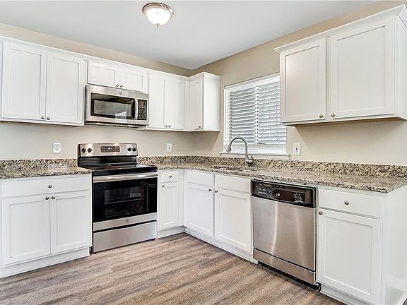 5th image of 3197 Ward Dr SE