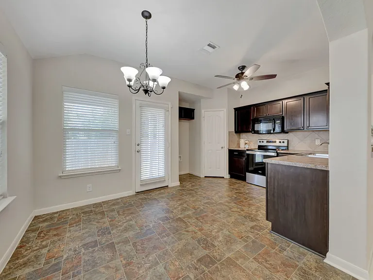 116 Encina Cv — Photo 8