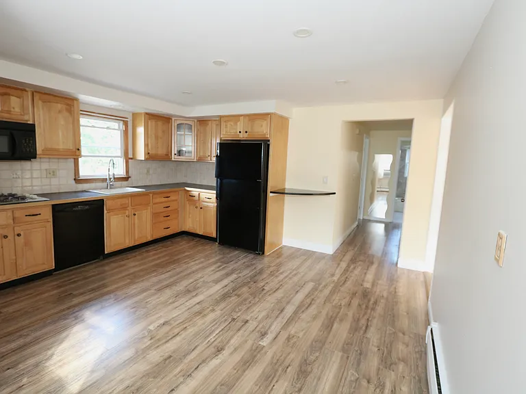 47 Van Dyke St #2 — Photo 4