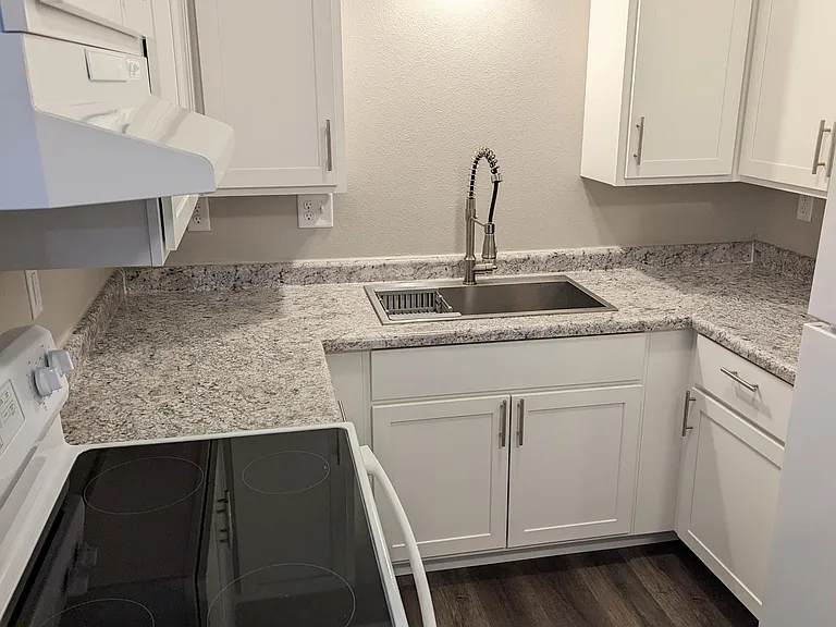 307 W Main St #4 — Photo 2