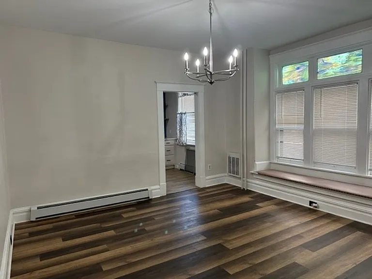 2342 Ellerslie St — Photo 4