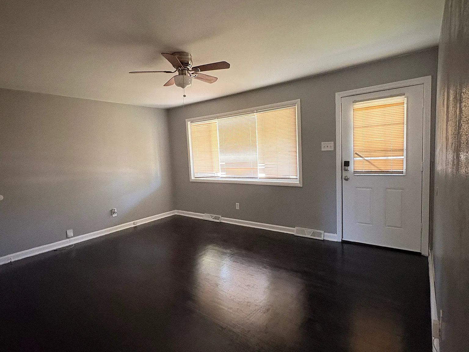 214 Coburg Dr — Photo 3