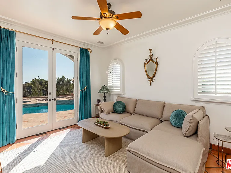 3453 Coast View Dr — Photo 10