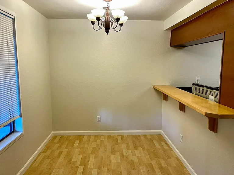 12736 NE 116th Ln #L10 — Photo 2