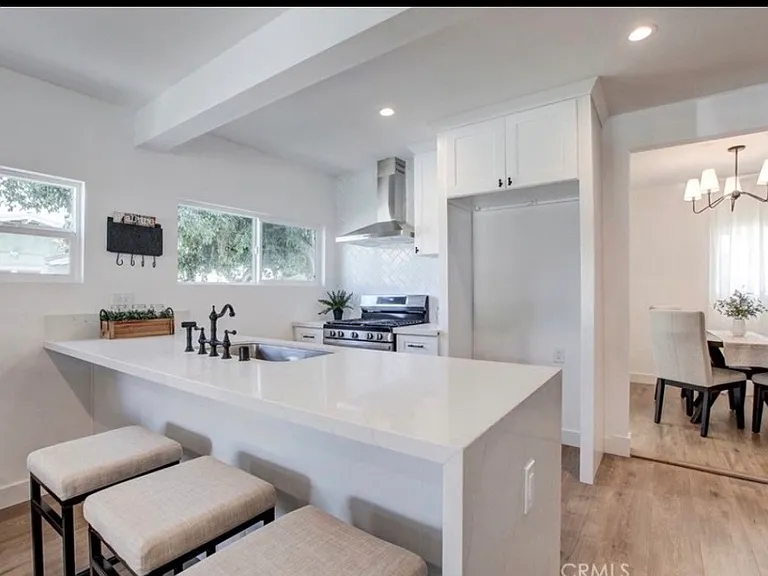 5202 Lindsey Ave — Photo 2