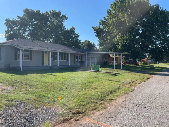 405 S 8th St, Marlow, OK 73055