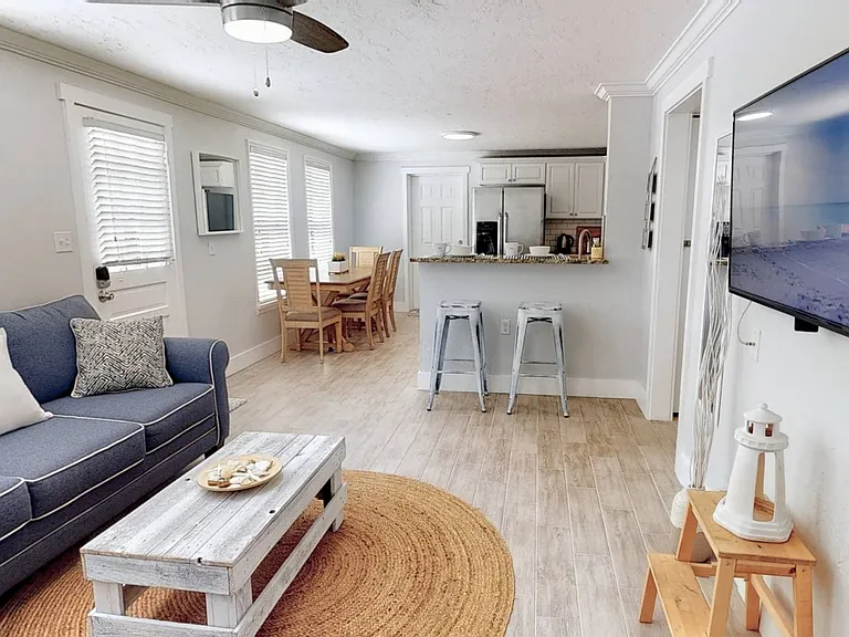 3505 Almeria Ave — Photo 7