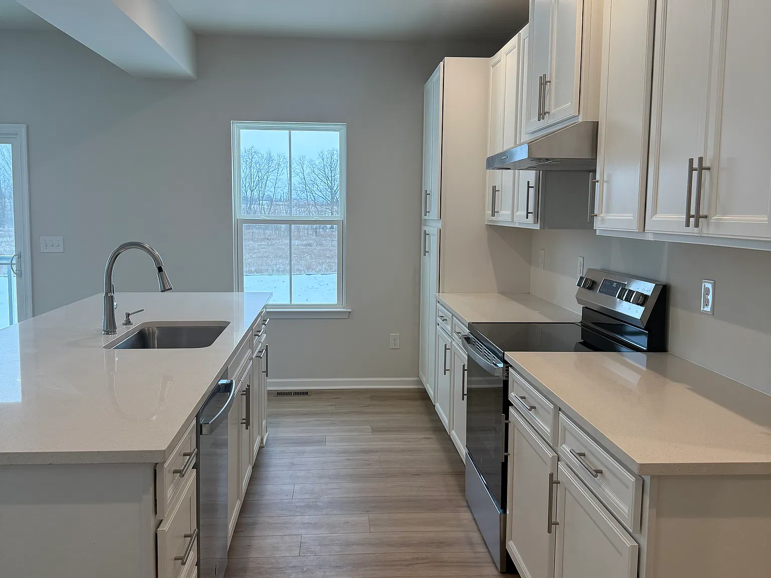7 bed, 2775 sqft, $895 — Photo 3