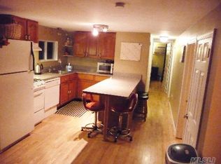 7 Periwinkle Dr, Bohemia, NY 11716