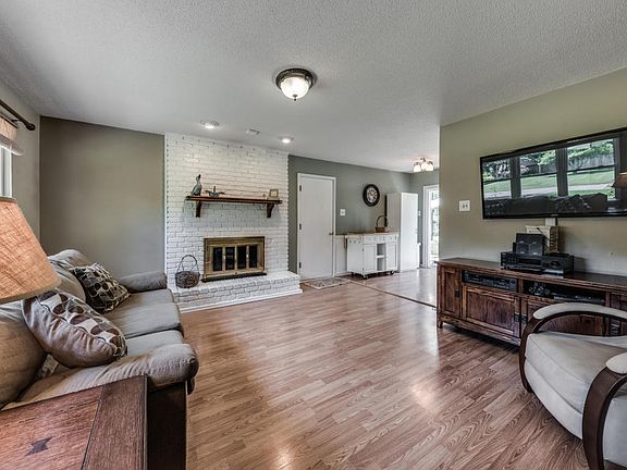 4th image of 1823 Penwood Dr