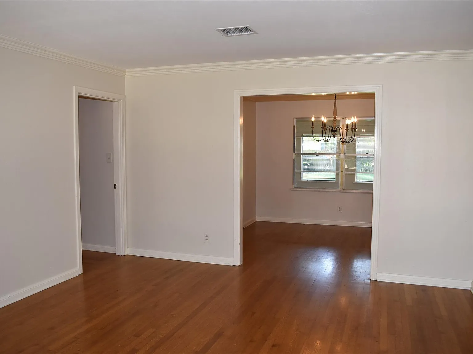 3 bed, 1.0 bath, 1519 sqft, $1,900 — Photo 4