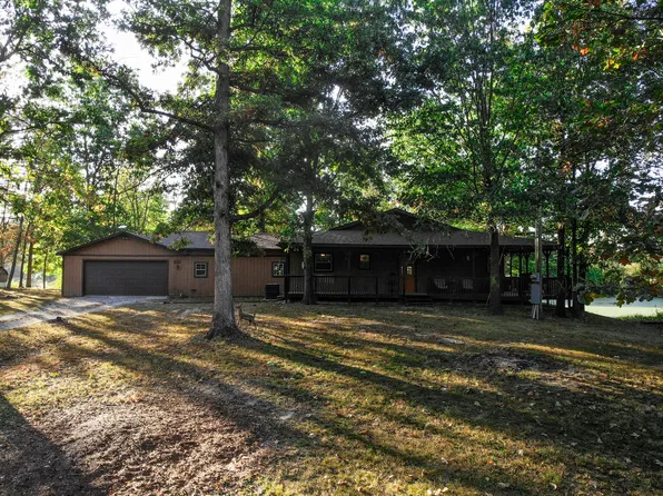2742 Farthing Rd, Odin, IL 62870