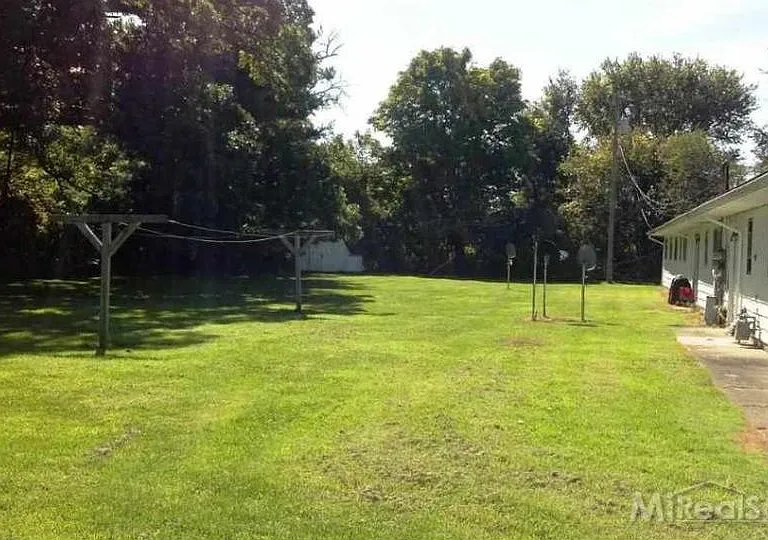 5065 Saint Clair Hwy #4 — Photo 2