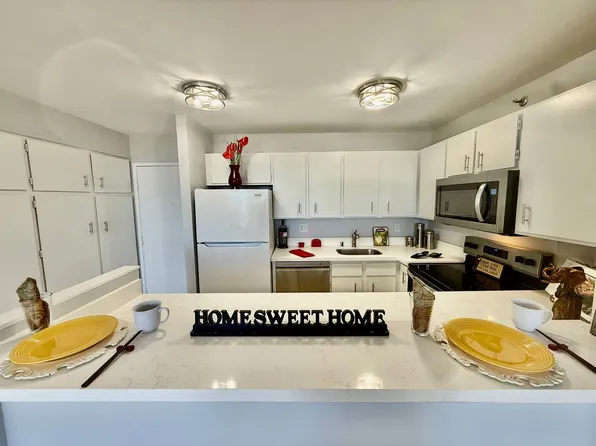 98-402 Koauka Loop APT 2412, Aiea, HI 96701