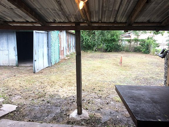 4th image of 604 N Aransas St