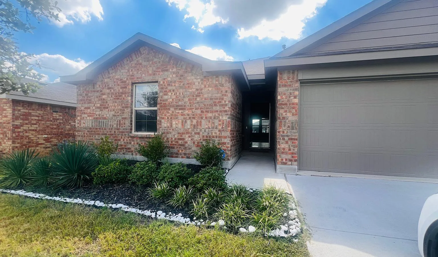 3 bed, 1452 sqft, $2,100 — Photo 2
