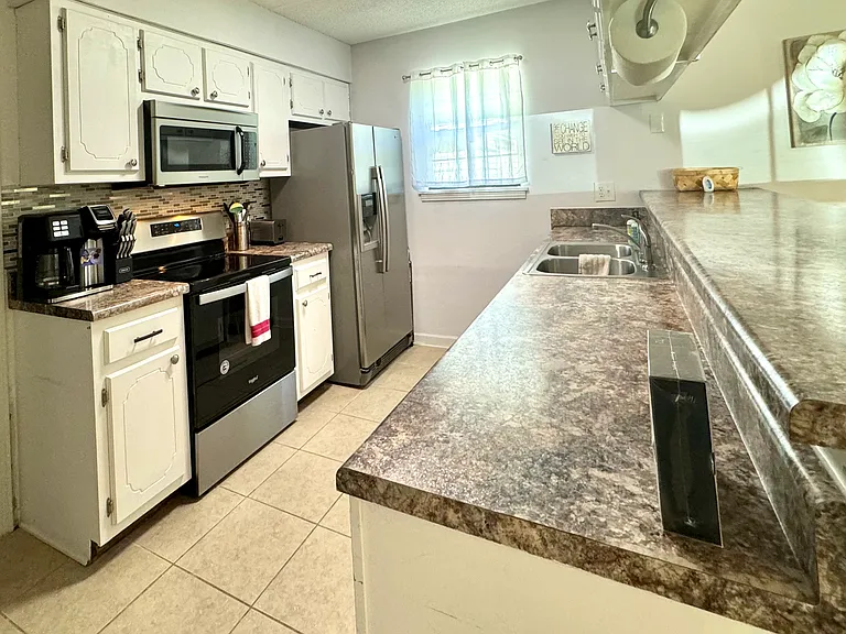 7802 Tumbling Creek Dr — Photo 6