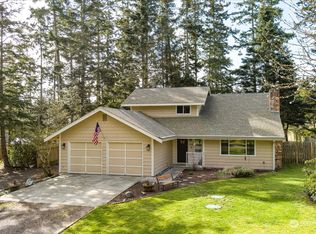 2081 Pine Wood Way, Oak Harbor, WA 98277