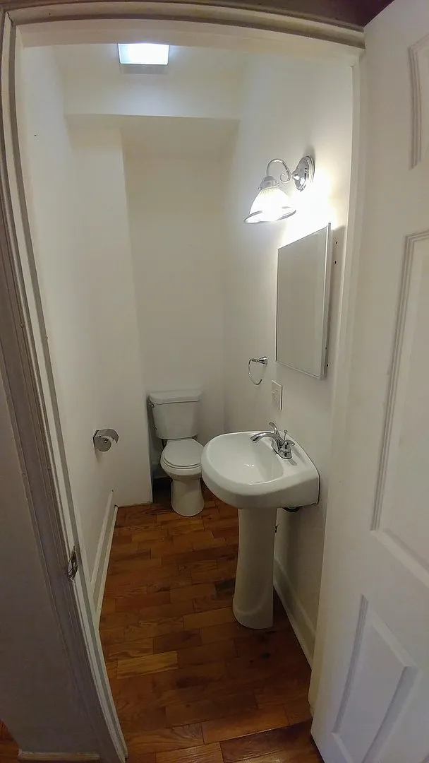 Beautiful 3 BR 1.5 BA Row House on a Quiet Cul-De-Sac of Baltimore City — Photo 4