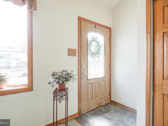 5th image of 11 Cherry Ln