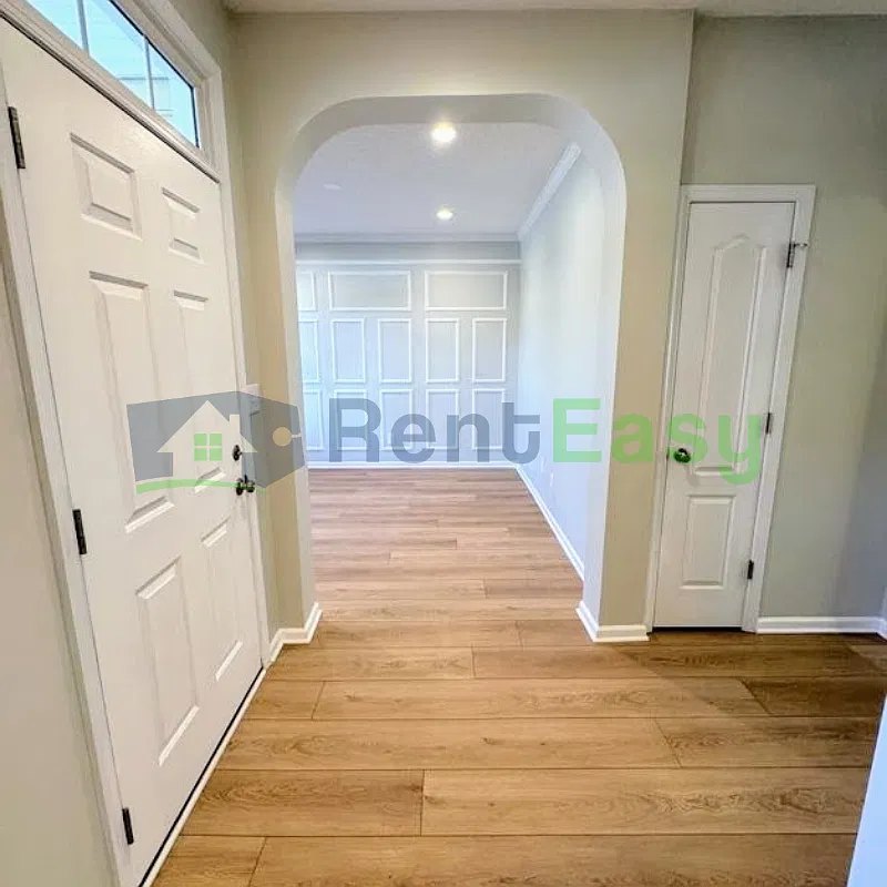 4 bed, 2.0 bath, 2458 sqft, $2,995 — Photo 4