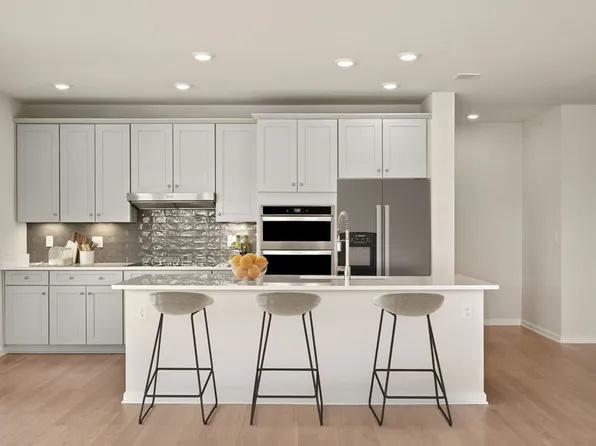 320 Martins Lndg #501, North Reading, MA 01864