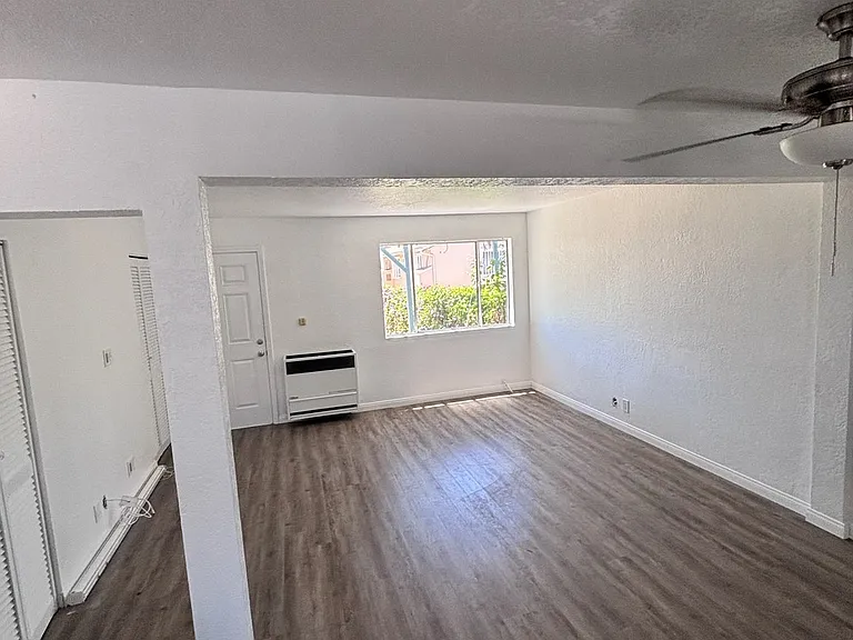 2345 E Jewett St — Photo 2
