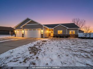 2125 Fox Point Cir, De Pere, WI 54115