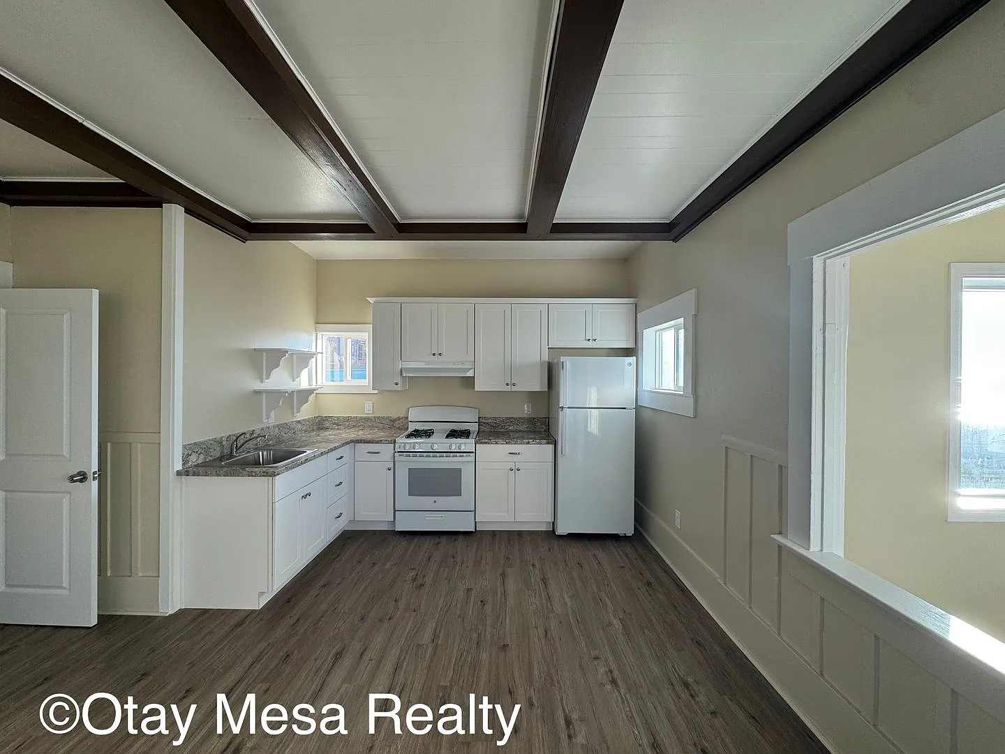997 Ocean Ln — Photo 4