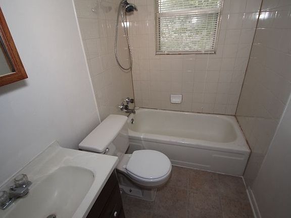 4th image of 401 E Avenue B