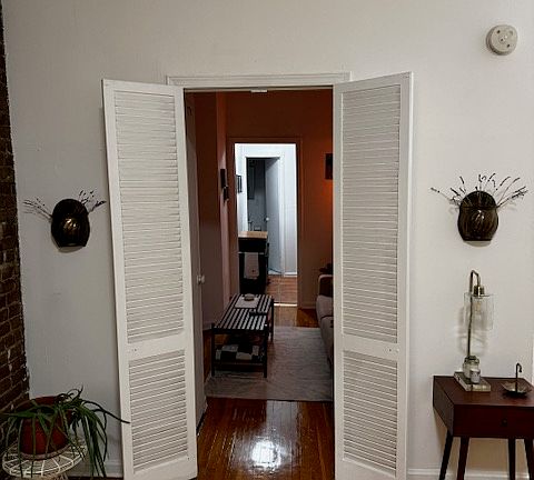 4th image of 321 E 83rd St #4A