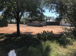 118 Indian Creek Dr, Tye, TX 79563