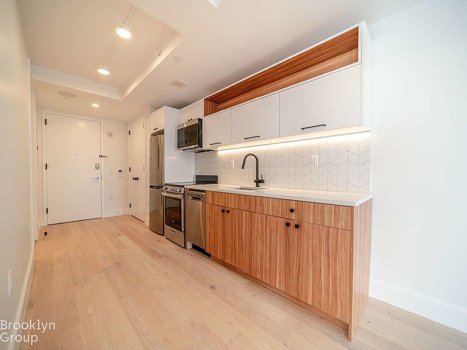 1st image of 54 W 125th St #305