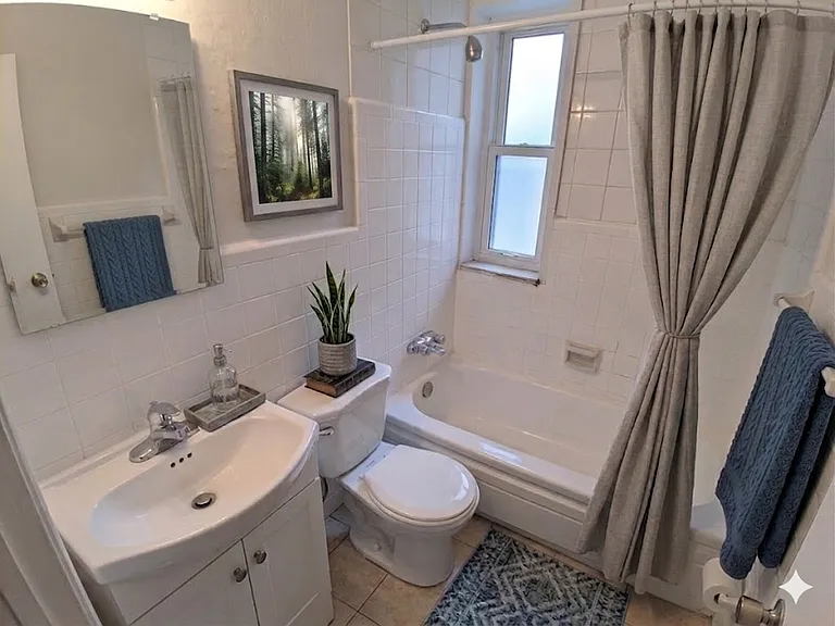 6460 Wyandotte St E #1 — Photo 4