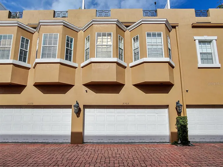 2303 Kensington Garden Ln — Photo 37