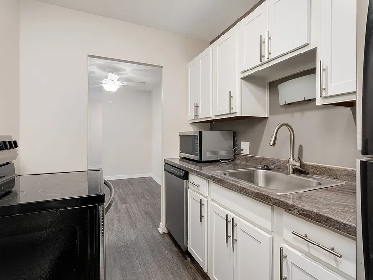 500 E Fulton St — Photo 4