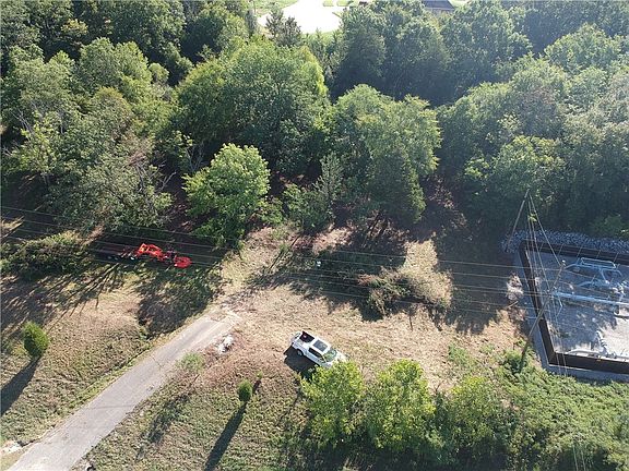 3rd image of 236 N Crossover Rd