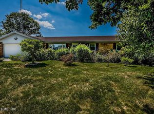 6008 James Dr, Stevensville, MI 49127