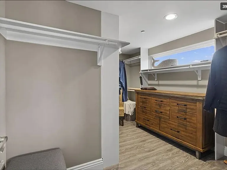 104 La Brea St — Photo 12