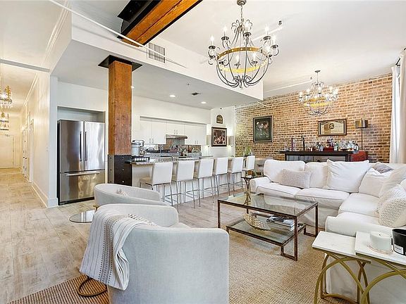 5th image of 404 Notre Dame St APT 8