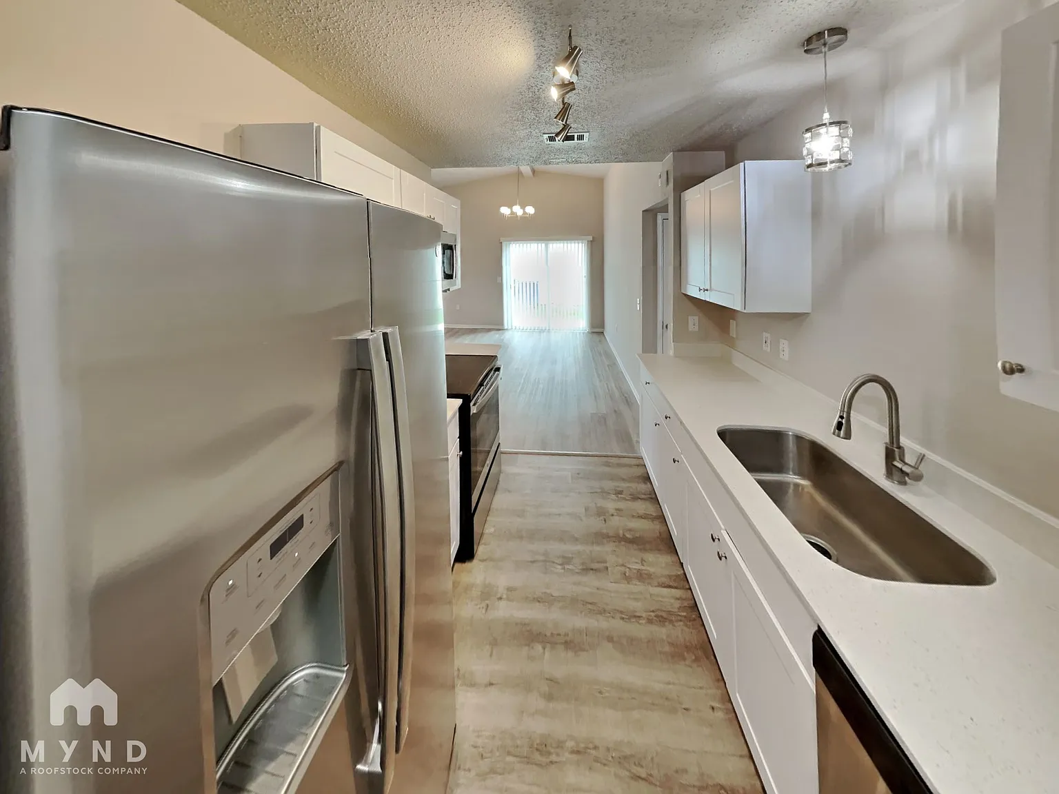 3 bed, 2.0 bath, 1276 sqft, $1,465 — Photo 4