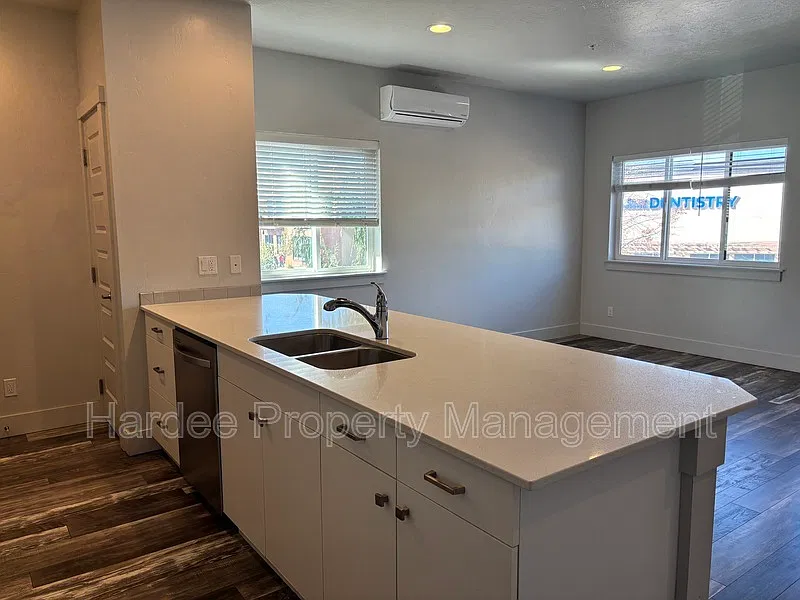 2 bed, 2.0 bath, 1000 sqft, $1,725 — Photo 4